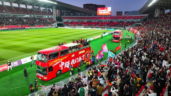 明日中甲收官战！铁东谈主主场将举行授奖典礼🏆闻明歌手赵传献唱